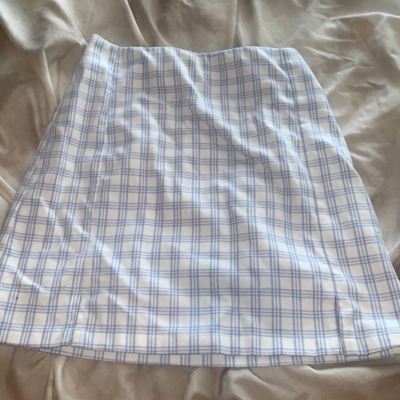 Brandy Melville Women’s blue and and white plaid skirt. One Size only - Picture 1 of 3